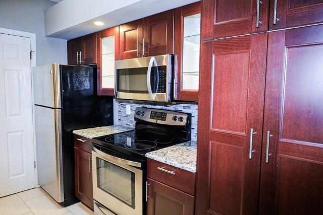 Oaks Montfort Ph 04 - Residential Lease