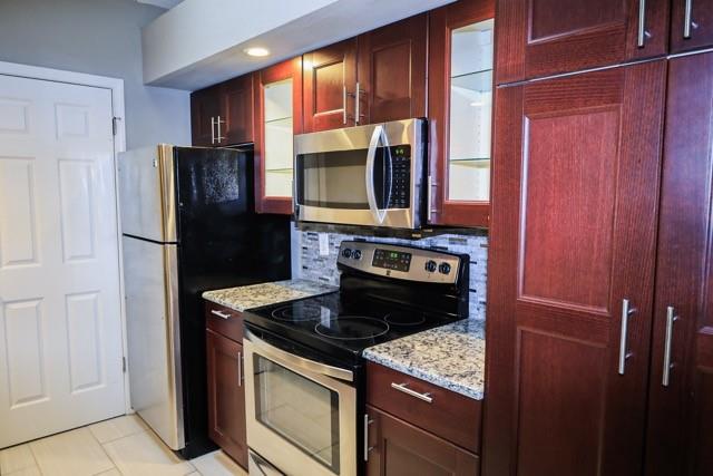 Oaks Montfort Ph 04 - Residential Lease