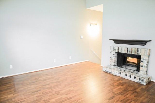 Oaks Montfort Ph 04 - Residential Lease