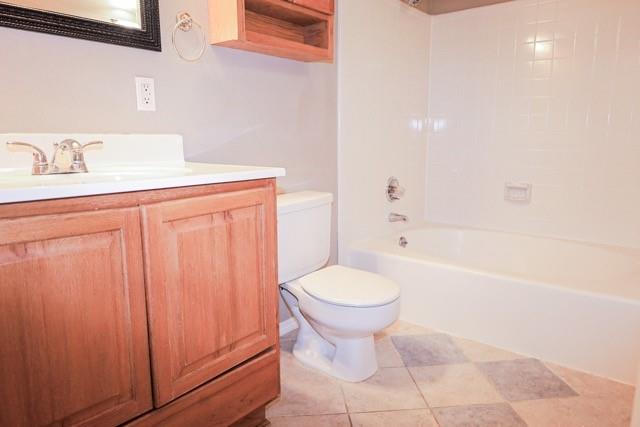 Oaks Montfort Ph 04 - Residential Lease