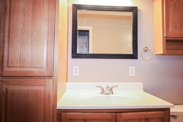 Oaks Montfort Ph 04 - Residential Lease