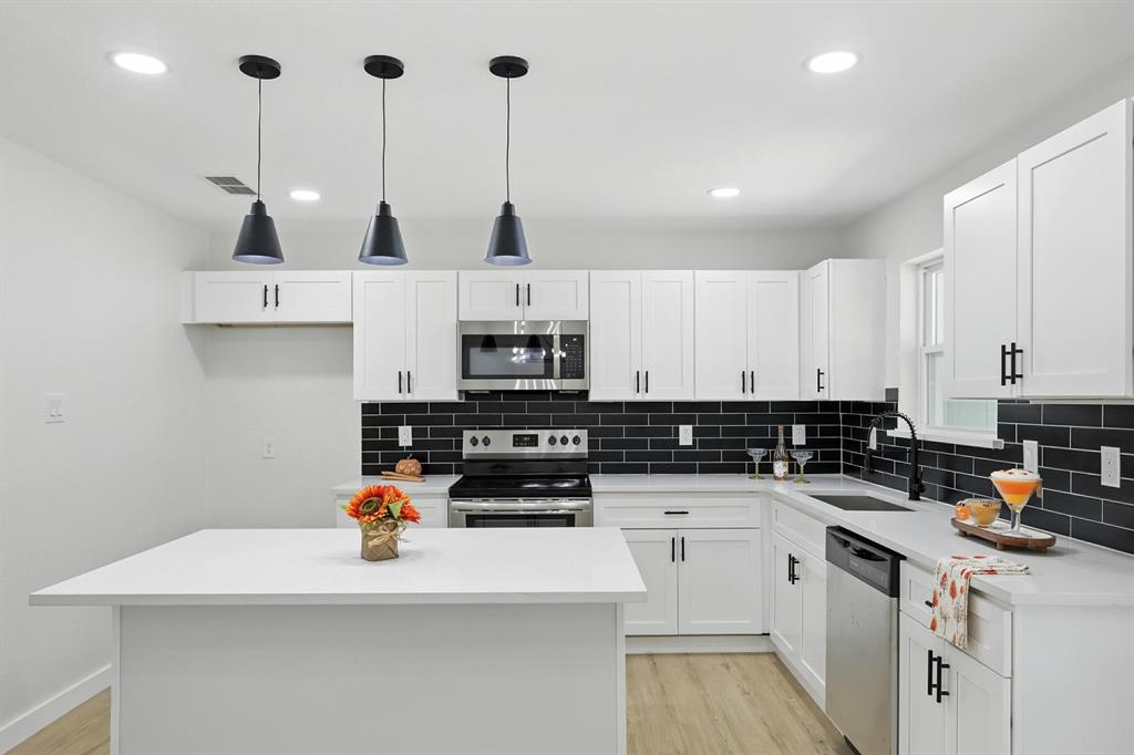 3011 Sunnybrook Lane