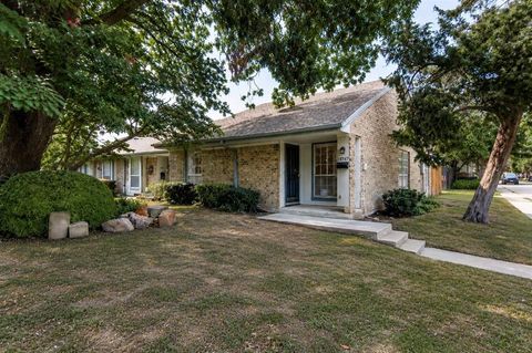 Photo of 13747 Flagstone Lane, Dallas, TX 75240 (MLS # 21315001)