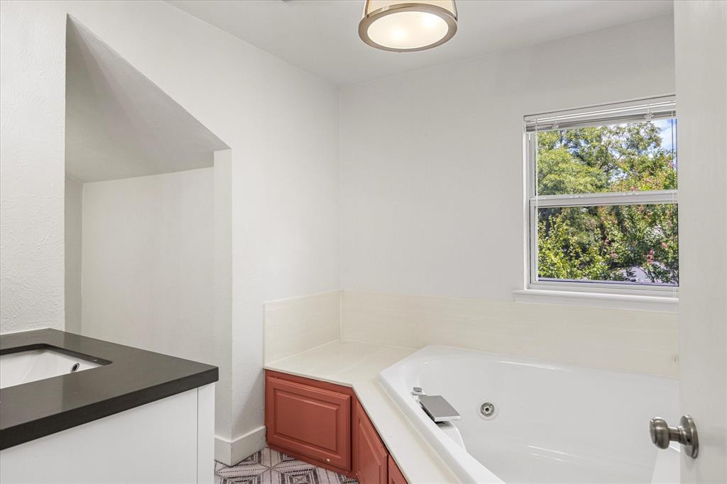 S6100 SLOAN SECOND - Residential