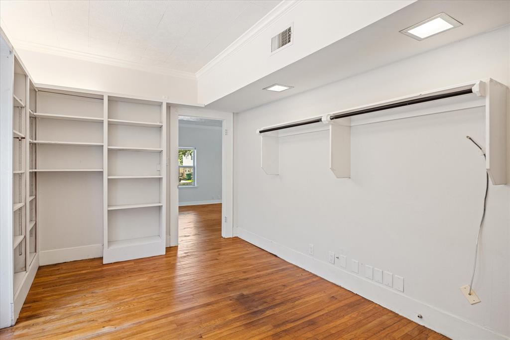 S6100 SLOAN SECOND - Residential