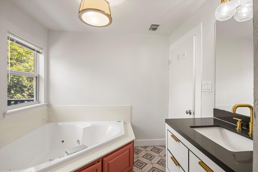 S6100 SLOAN SECOND - Residential