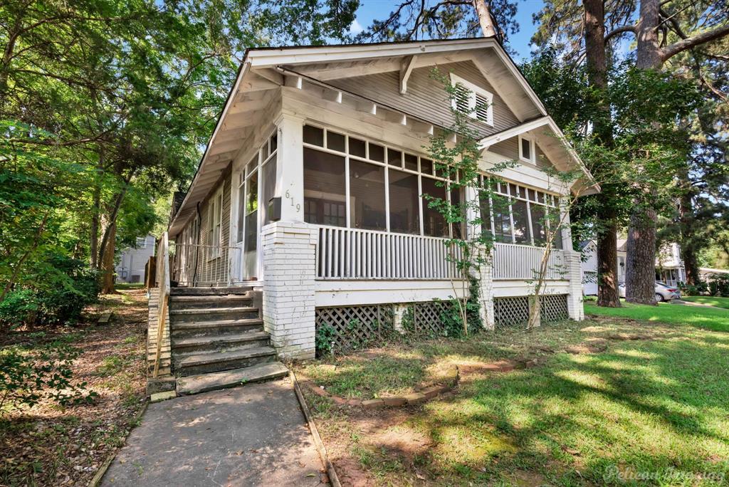 619 College Street