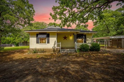 Photo of 717 County Road 317a, Cleburne, TX 76031 (MLS # 21251414)