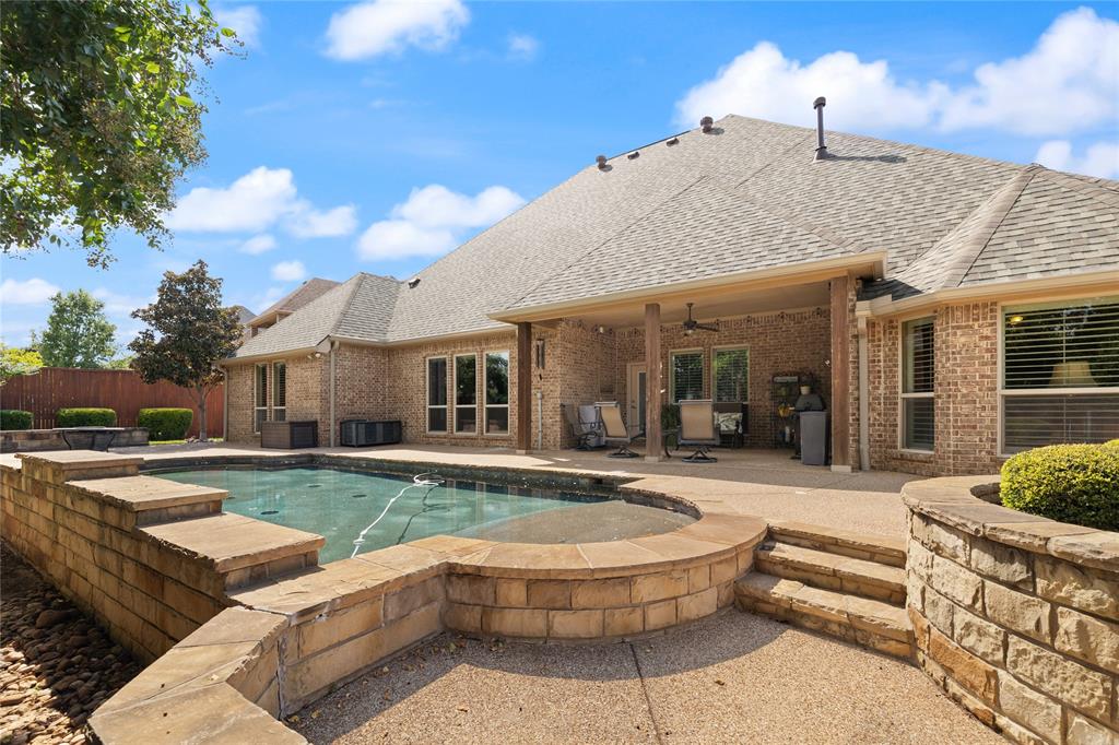 828 Sabine Trail