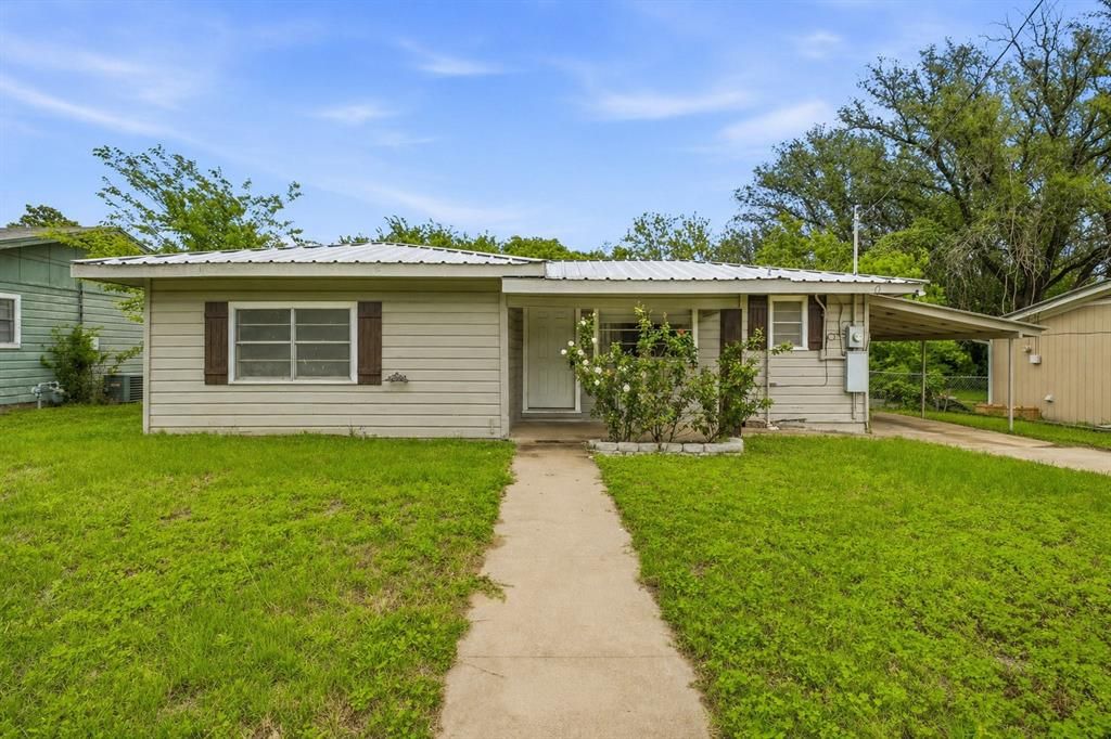 Photo of 685 S First Avenue, Stephenville, TX 76401 (MLS # 21251903)