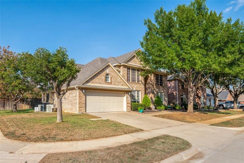 Photo of 2323 Everton Drive, Arlington, TX 76001 (MLS # 21408846)