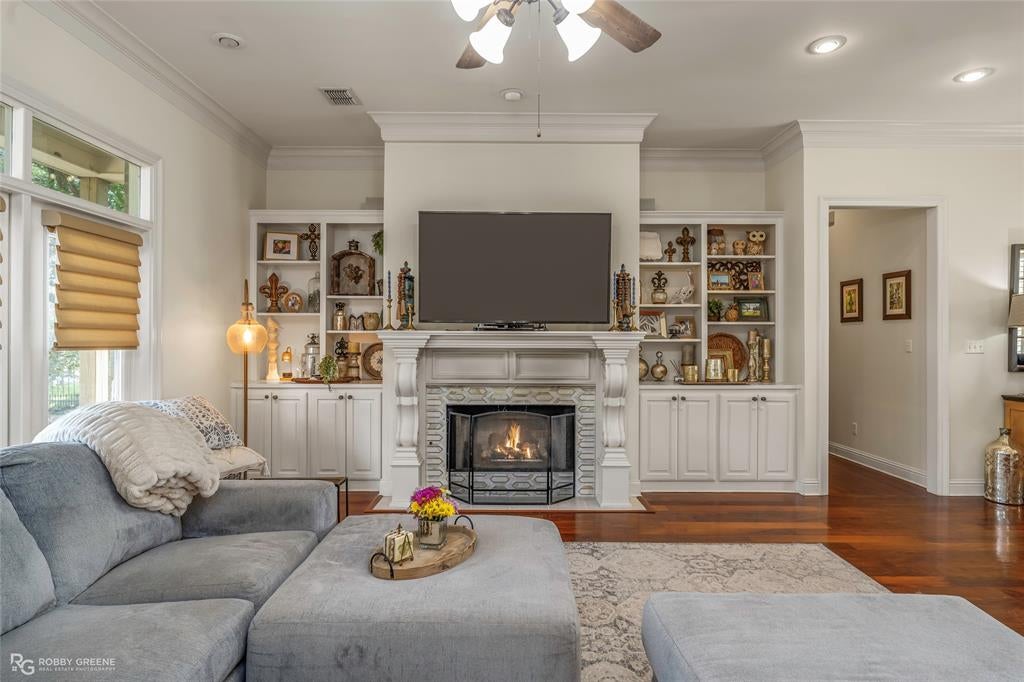 60 Turnbury Drive