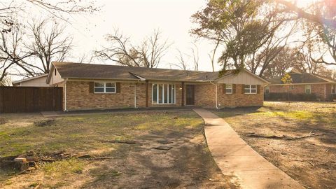 A home in Waxahachie