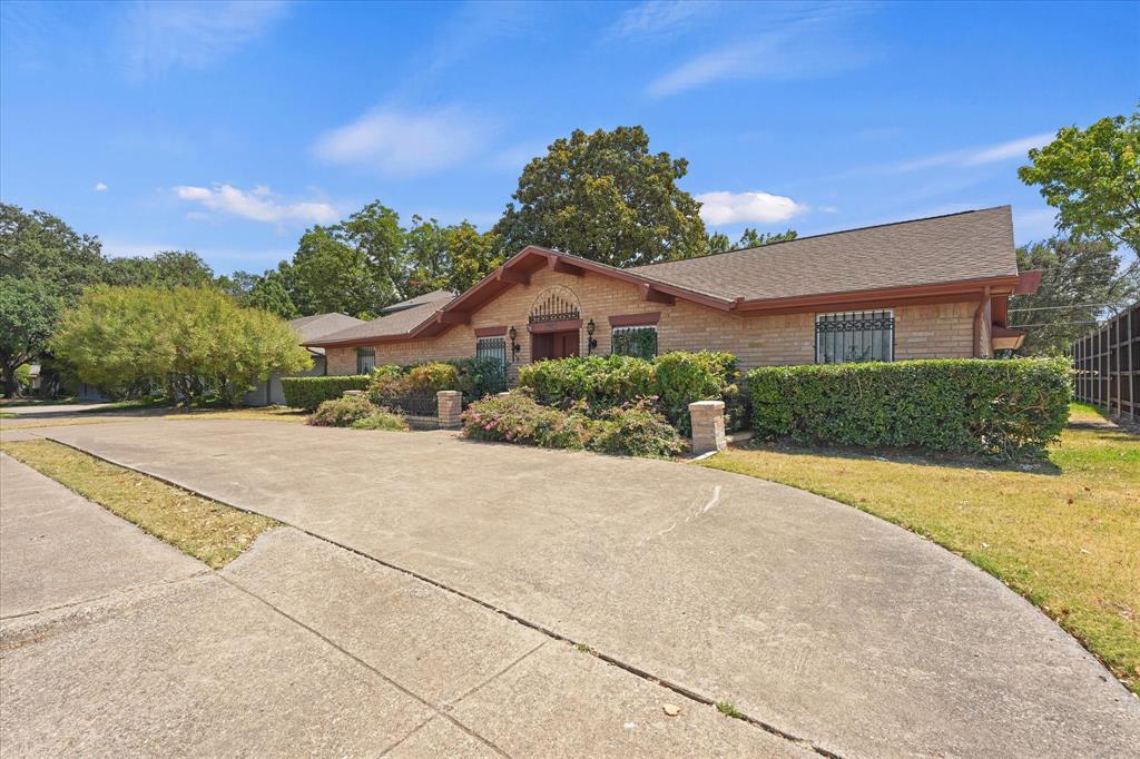 6238 E Lovers Lane