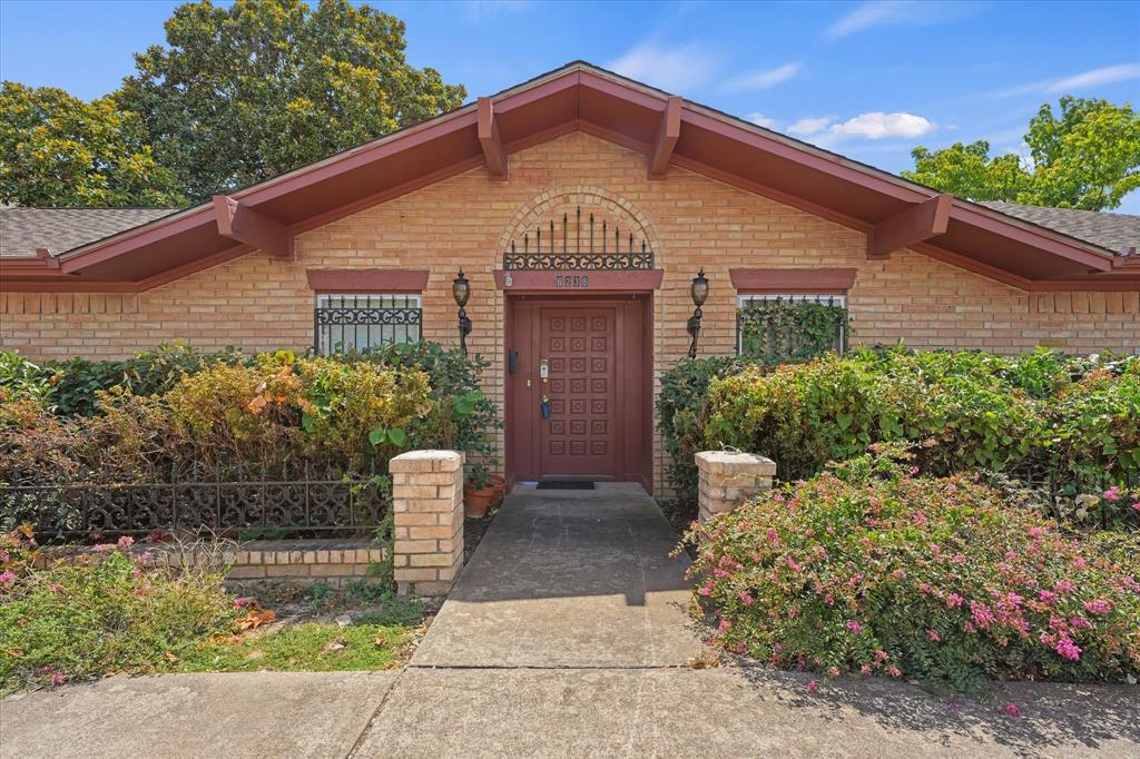 6238 E Lovers Lane