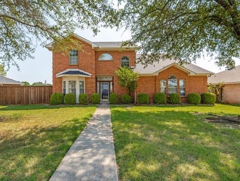 Photo of 716 Kristi Ln, Cedar Hill, TX 75104 (MLS # 21238294)
