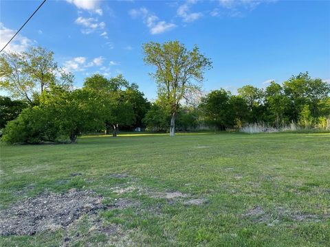 306 N Elm Street Mart TX 76664