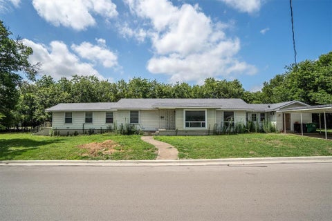 Photo of 1819 Panhandle Street, Denton, TX 76201 (MLS # 21306266)