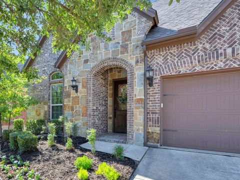 Photo of 448 Chestnut Lane, Roanoke, TX 76262 (MLS # 21268331)