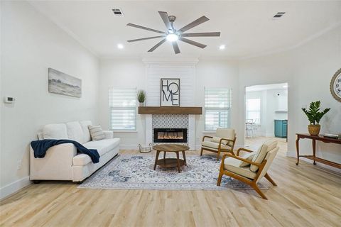 302 Robins Way Granbury TX 76048