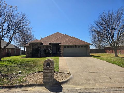Photo of 1115 Winona Street, Weatherford, TX 76086 (MLS # 21206892)