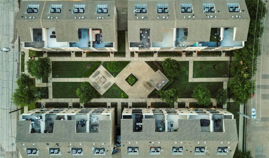 Exall Twnhms II - Residential