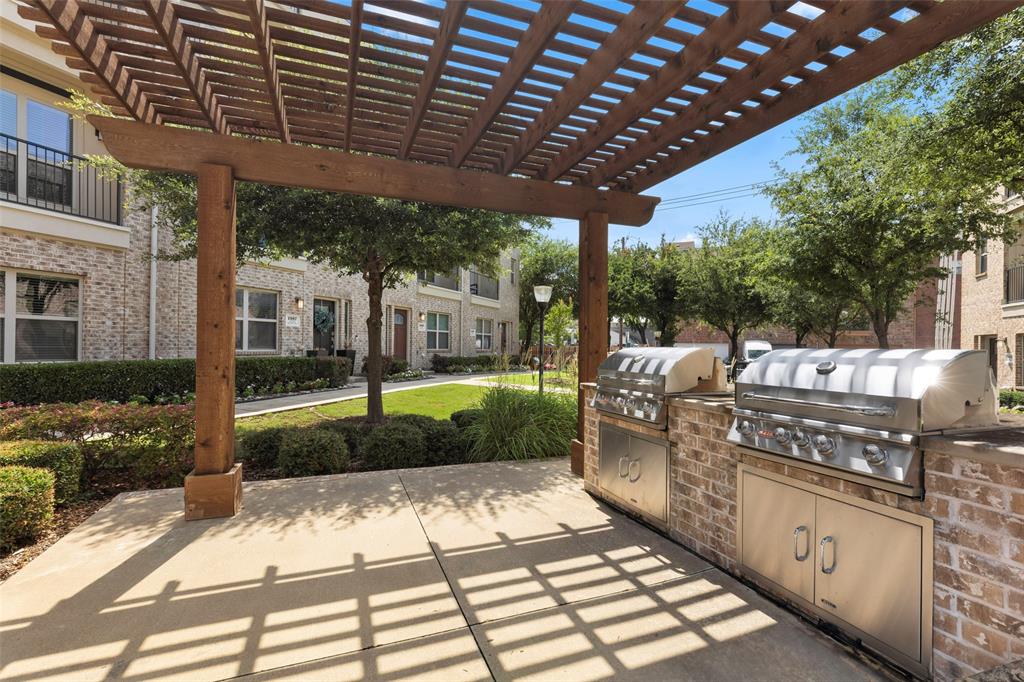 Exall Twnhms II - Residential