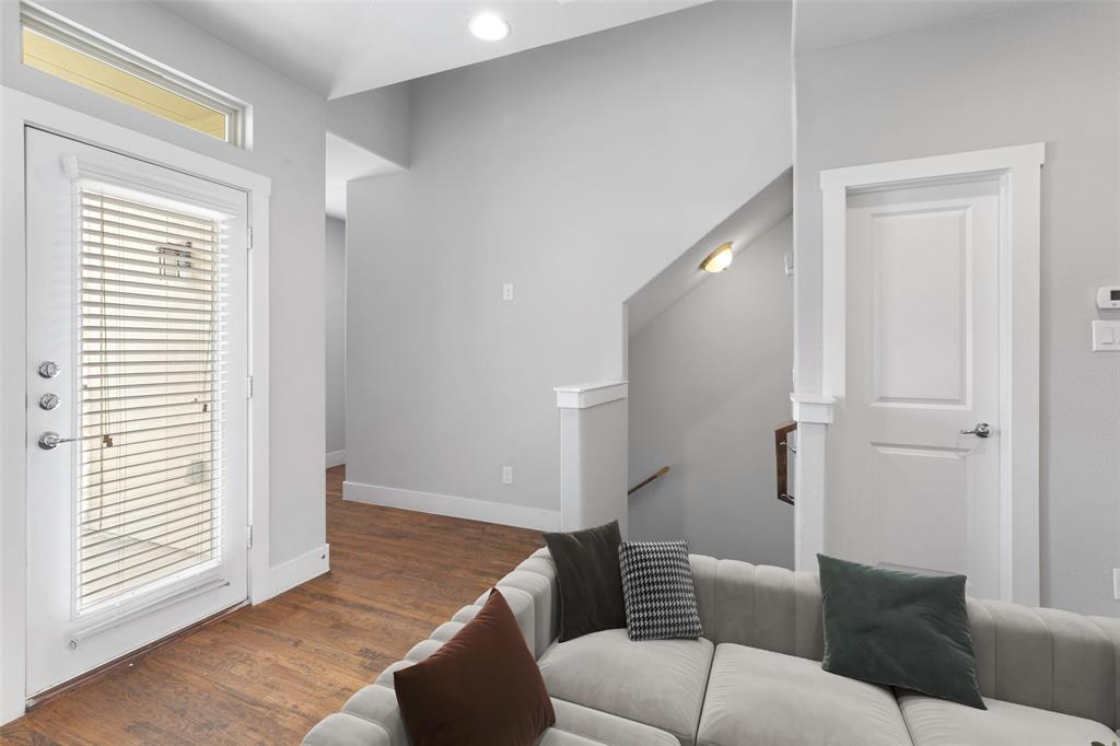 Exall Twnhms II - Residential