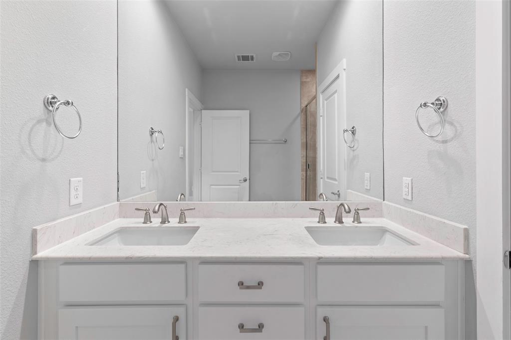 Exall Twnhms II - Residential