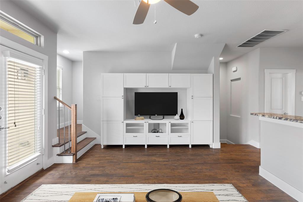 Exall Twnhms II - Residential