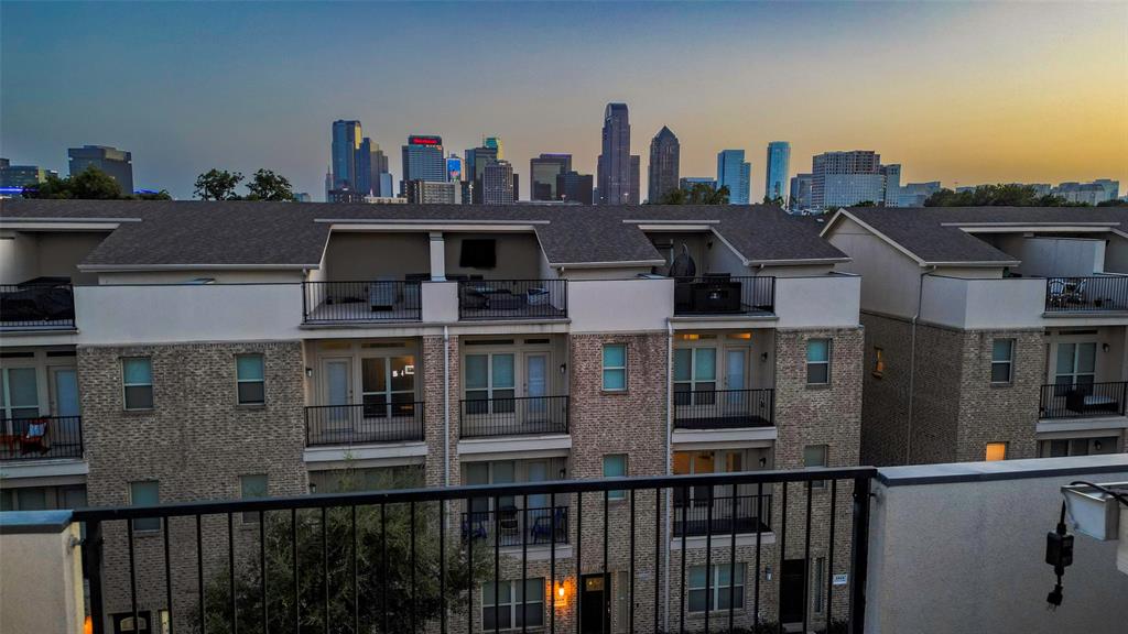 Exall Twnhms II - Residential