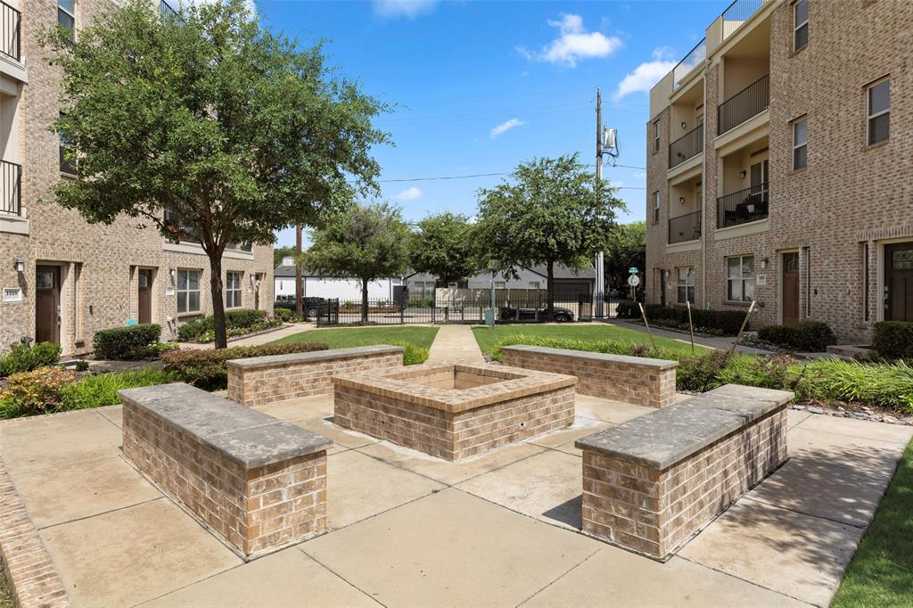 Exall Twnhms II - Residential