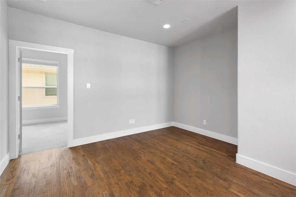 Exall Twnhms II - Residential