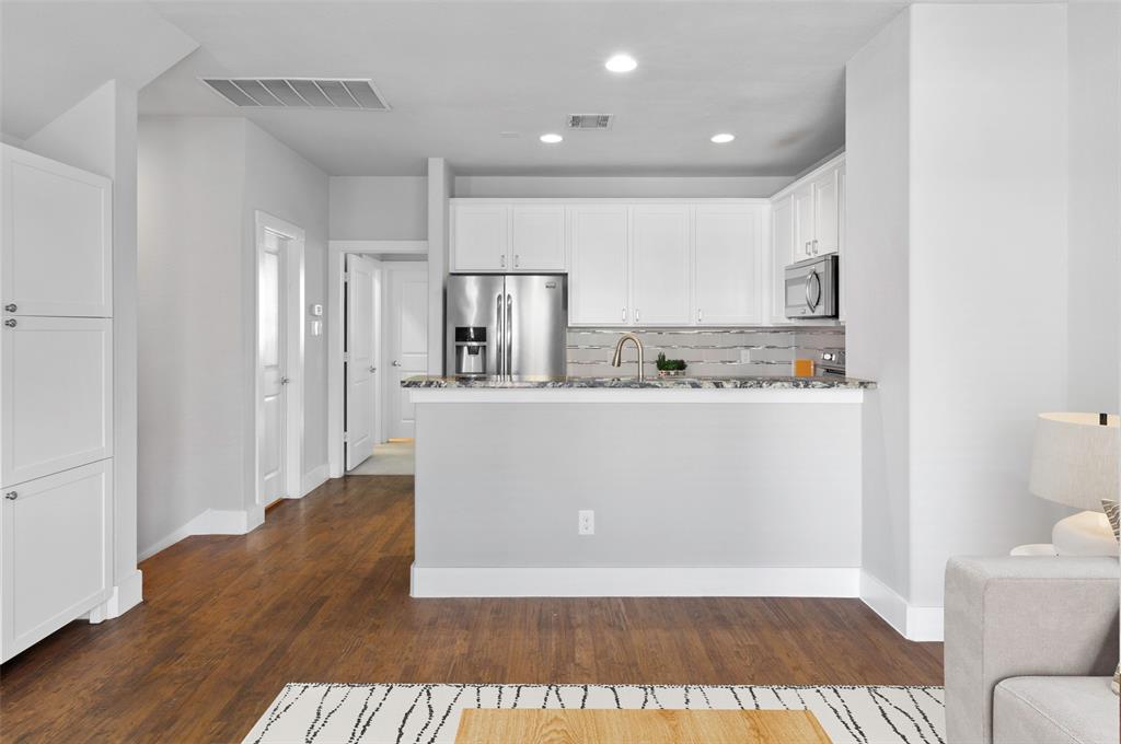 Exall Twnhms II - Residential