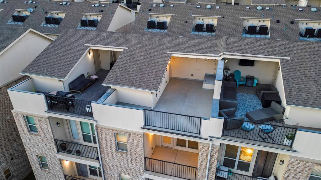 Exall Twnhms II - Residential