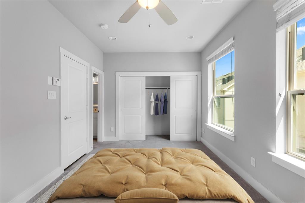 Exall Twnhms II - Residential