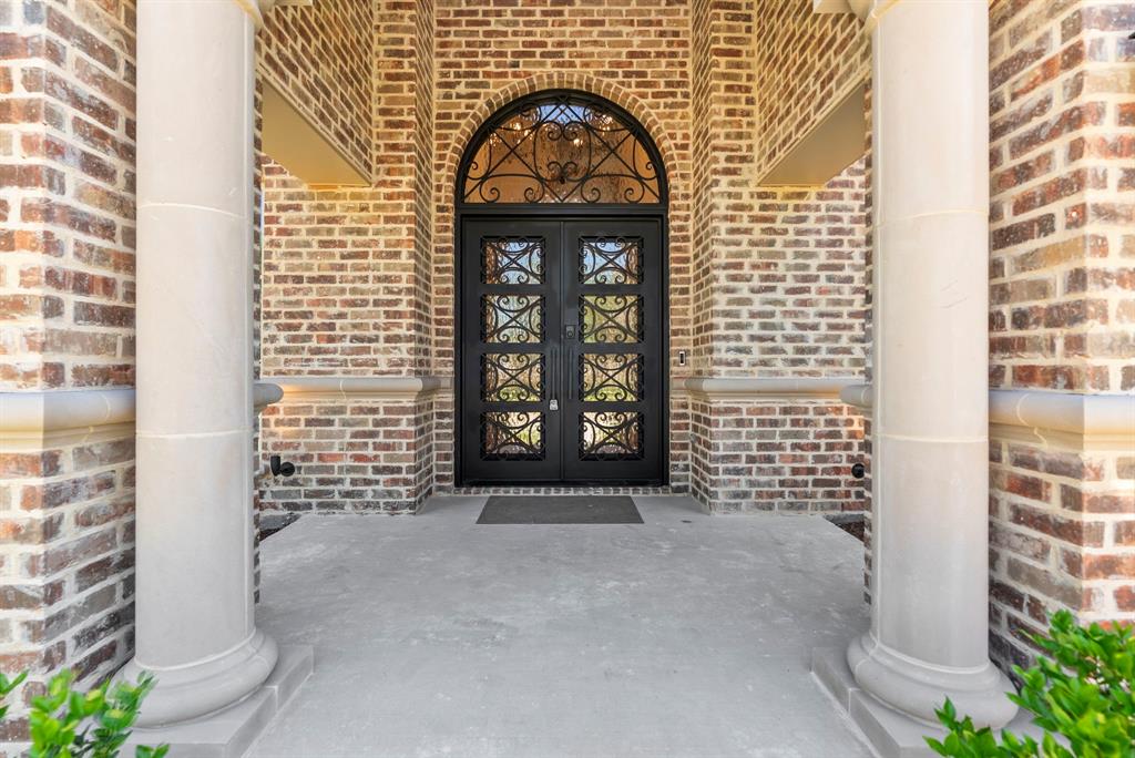 906 Beverly Circle