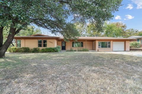 1801 Yale Street River Oaks TX 76114