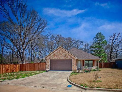 Photo of 111 Oak Street, Emory, TX 75440 (MLS # 21268871)