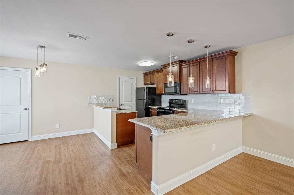 Oaks On Montfort Condos - Residential