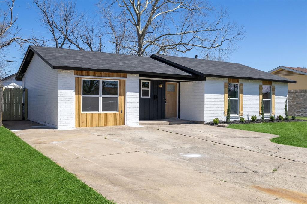 718 Tearose Drive