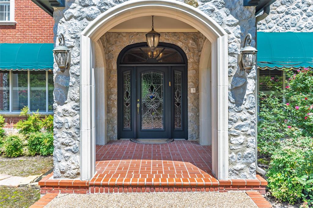 1 Creekside Drive