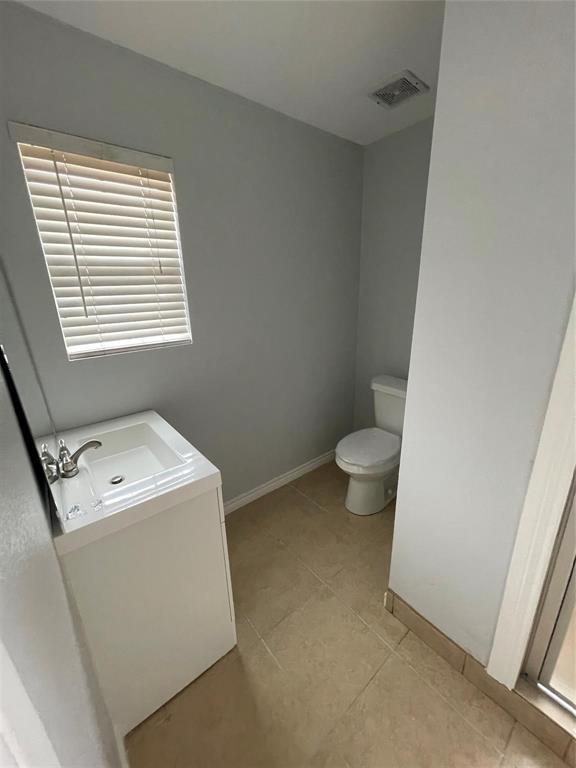 1208 E Magnolia Avenue