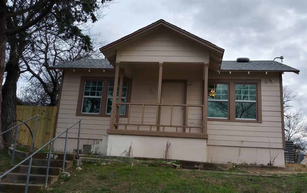 1208 E Magnolia Avenue