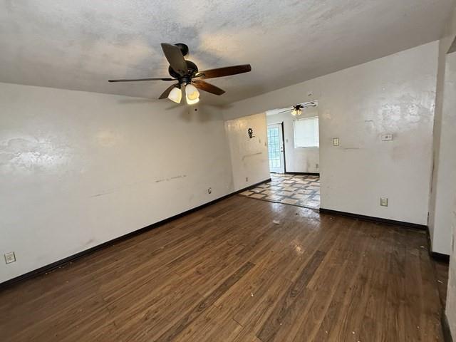 2533 Crestbrook Lane