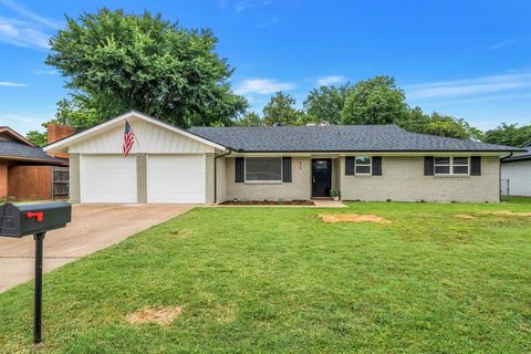 436 Crestwood Terrace Hurst TX 76053