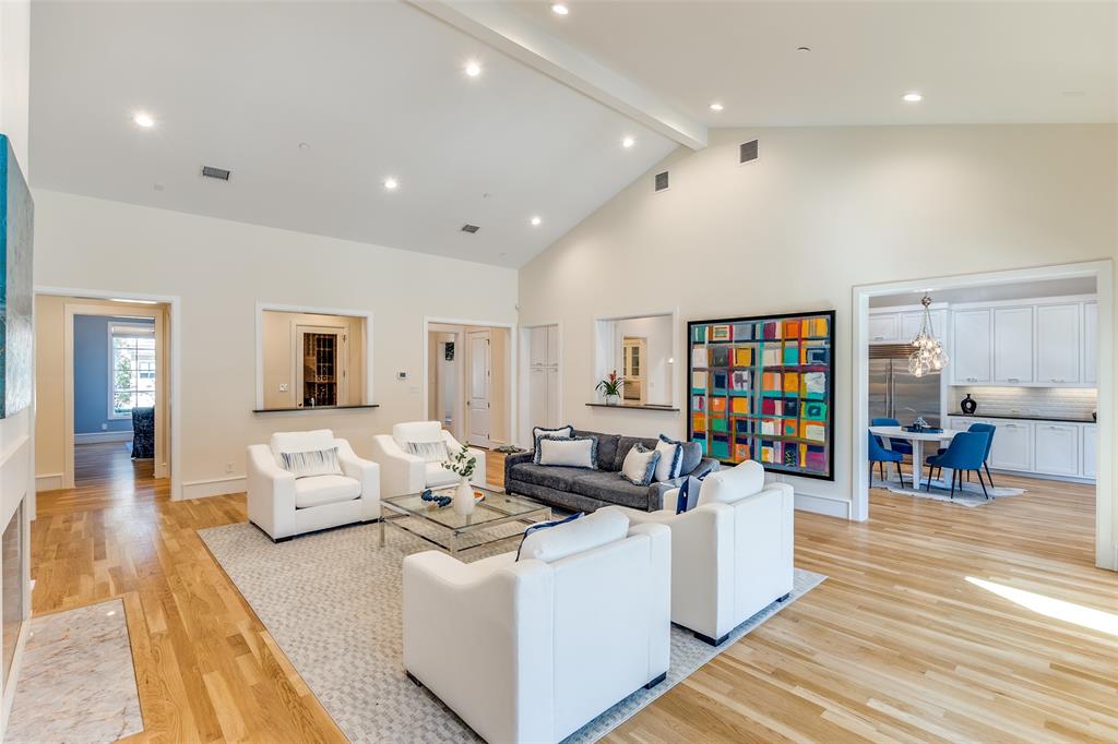 Royal Crest - Residential