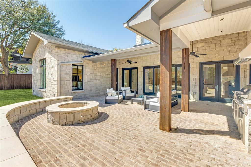 Royal Crest - Residential