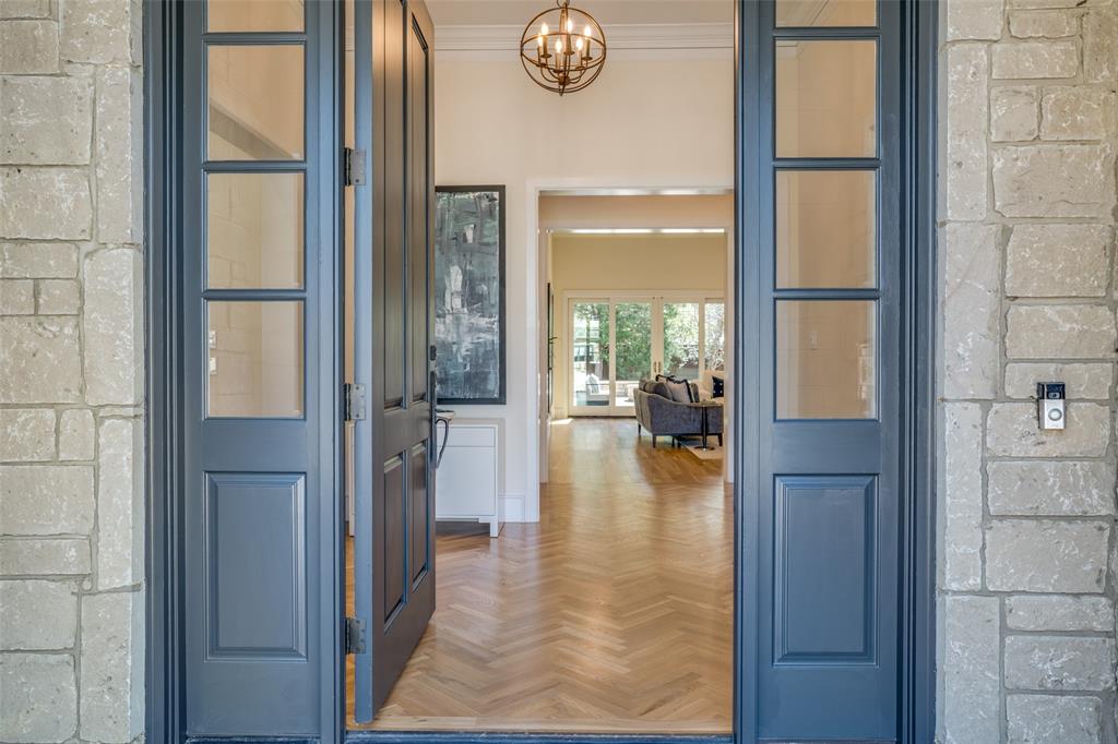 Royal Crest - Residential