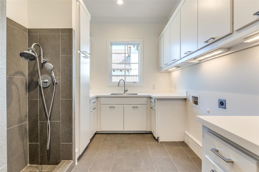 Royal Crest - Residential